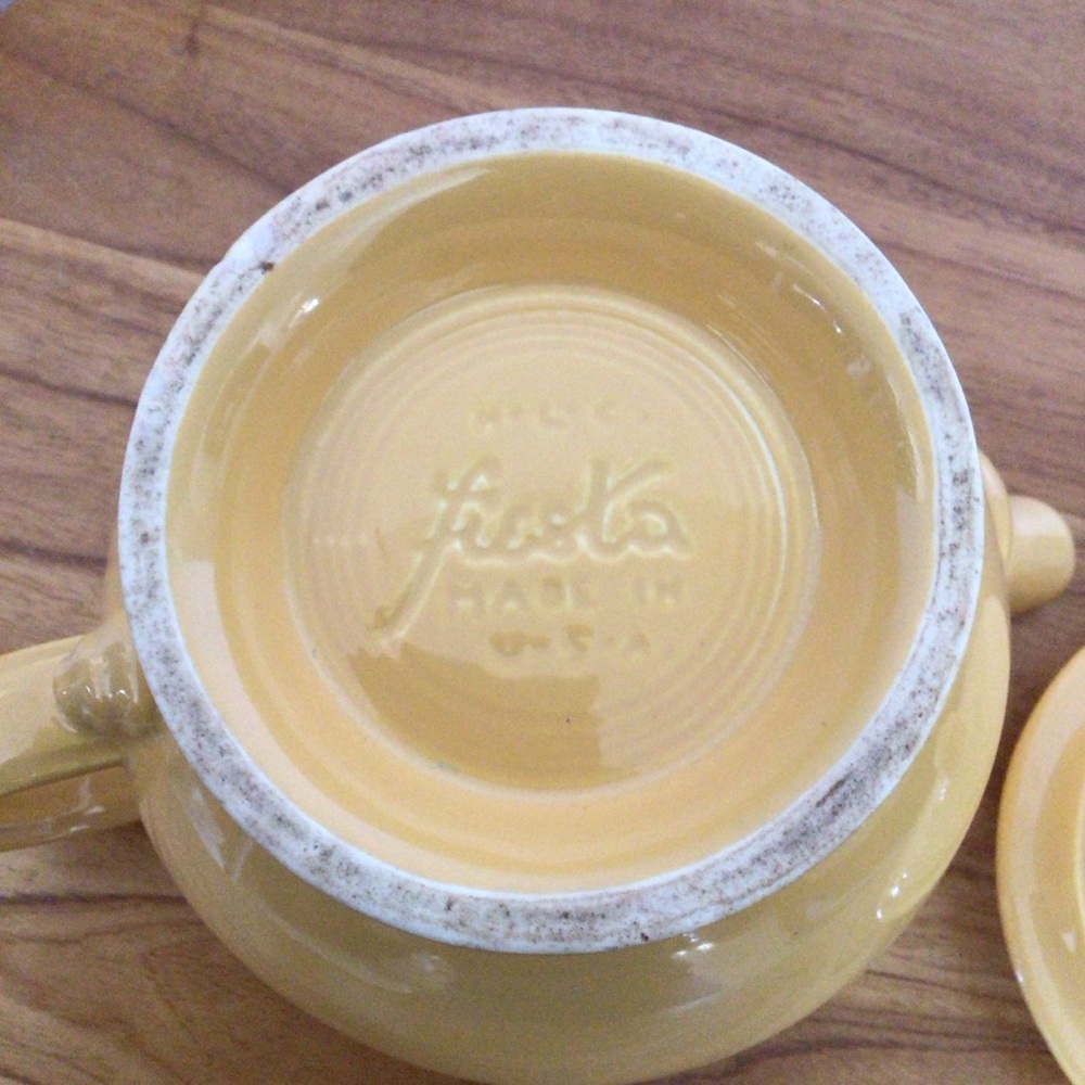 Vintage Fiesta Medium “C” Handled Original Yellow Covered Teapot - Picture 7 of 8